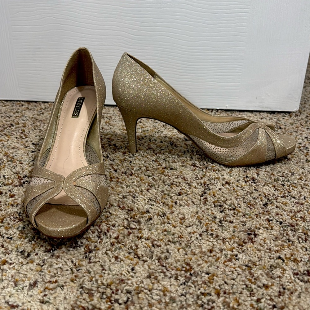 Divalesi heels, size 9